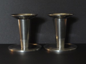 Ljusstakar
Fabriks AB Kronsilver (FAK) Ljusstakar
Fabriks AB Kronsilver (FAK)